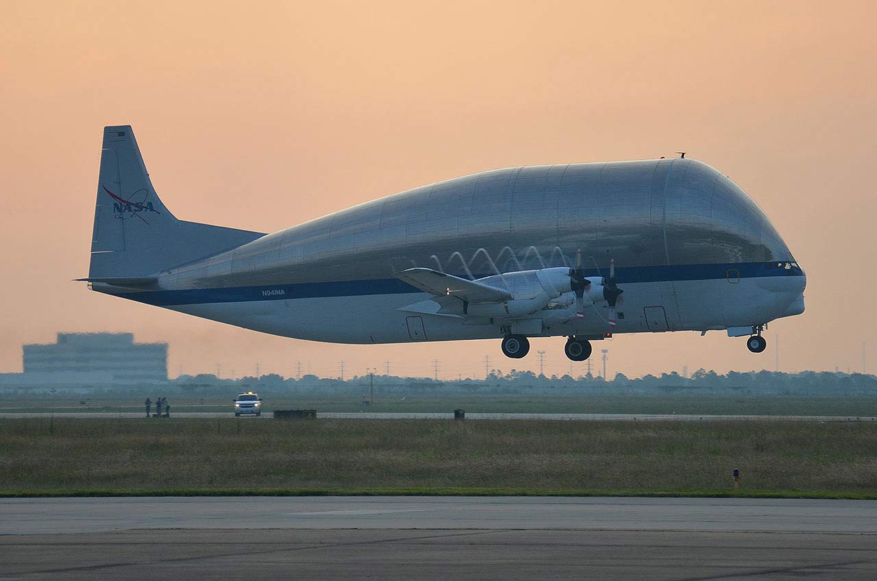 Space Shuttle Trainer Lifts Off for Seattle on NASA Aircraft